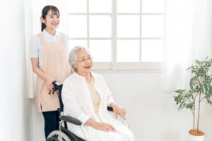 介護保険制度が変わる。利用者負担”2割時代”の到来と、その影響を考える